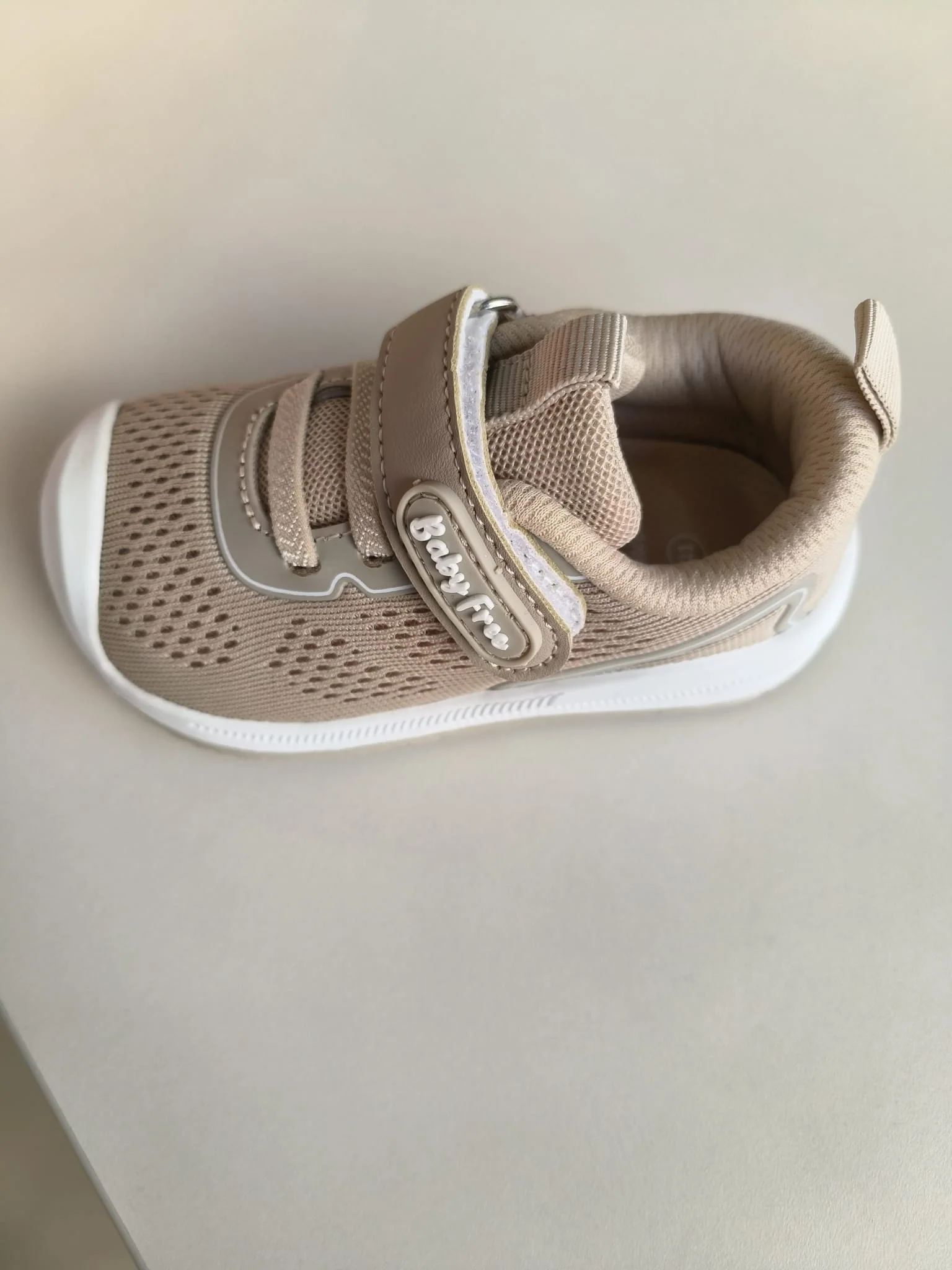 BabyFree Barefoot Sapatilha Bege com elásticos - Image 4