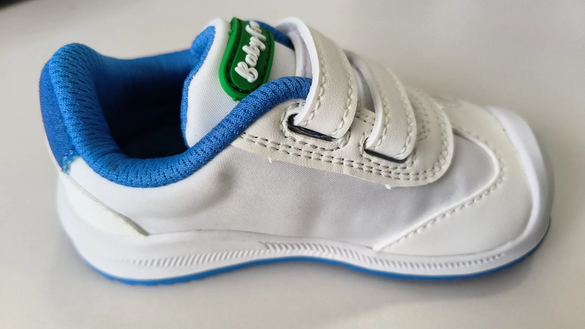BabyFree Barefoot Sapatilha Branco e verde com Velcro - Image 4