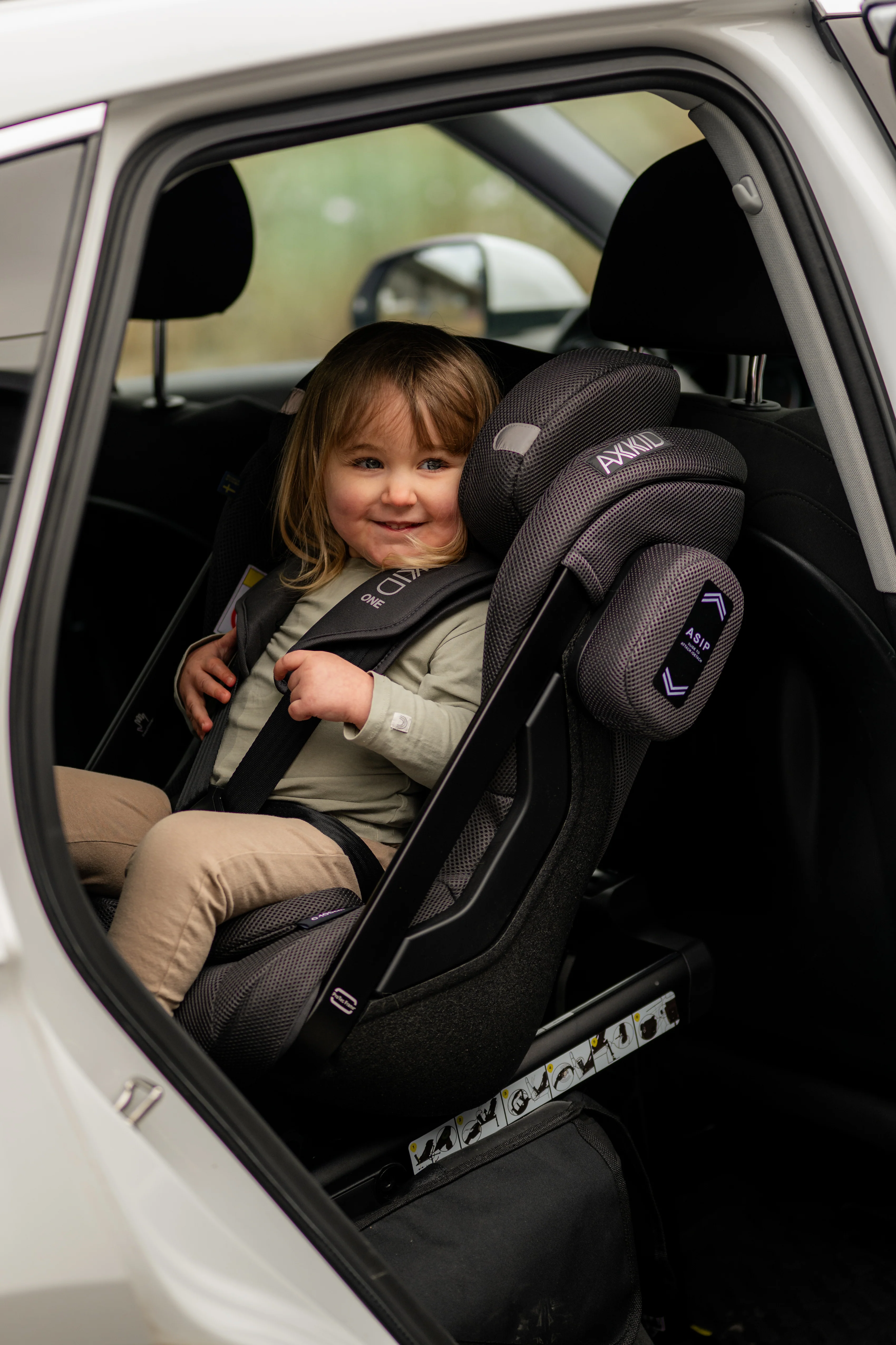Cadeira Auto Axkid ONE 3 MESH LIMITED EDITION | 61cm  - 125cm ou 23kg - Image 3