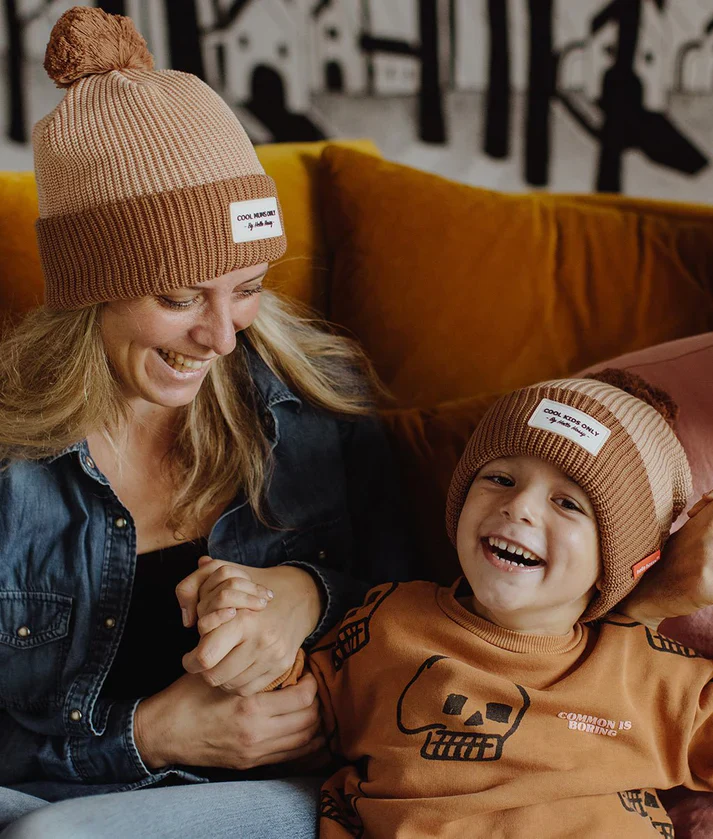 HELLO HOSSY Gorro com Pompom Coffee