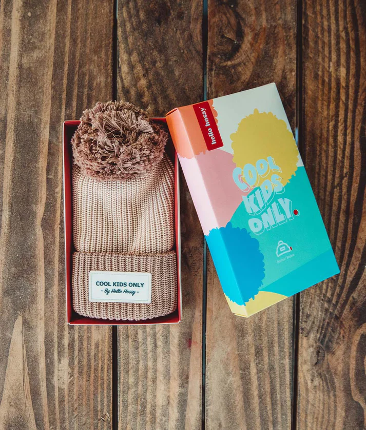 HELLO HOSSY Gorro com Pompom Coffee - Image 4