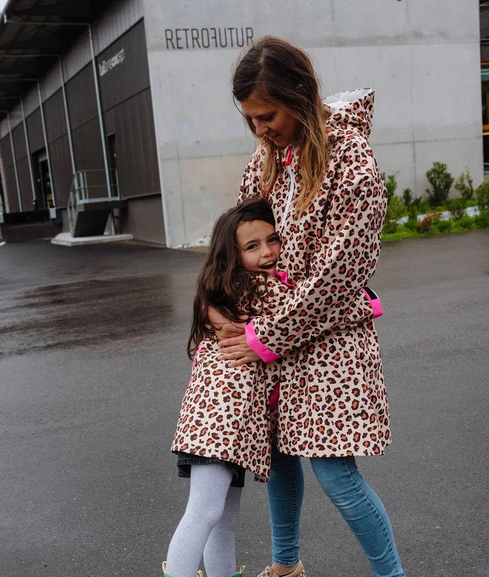 Hello Hossy Poncho Leopard #6 impermeável - Image 2