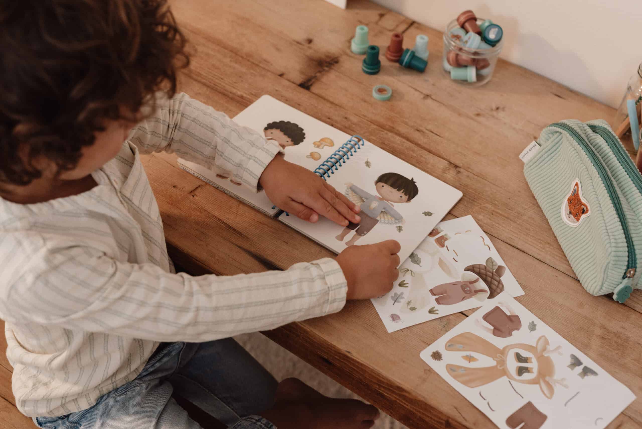 Little Dutch Livro Autocolantes - Dress Me Up - Jim and Friends Forest Friends - Image 2
