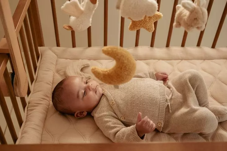 Little Dutch Mobile Musical de Madeira Newborn Naturals - Image 6