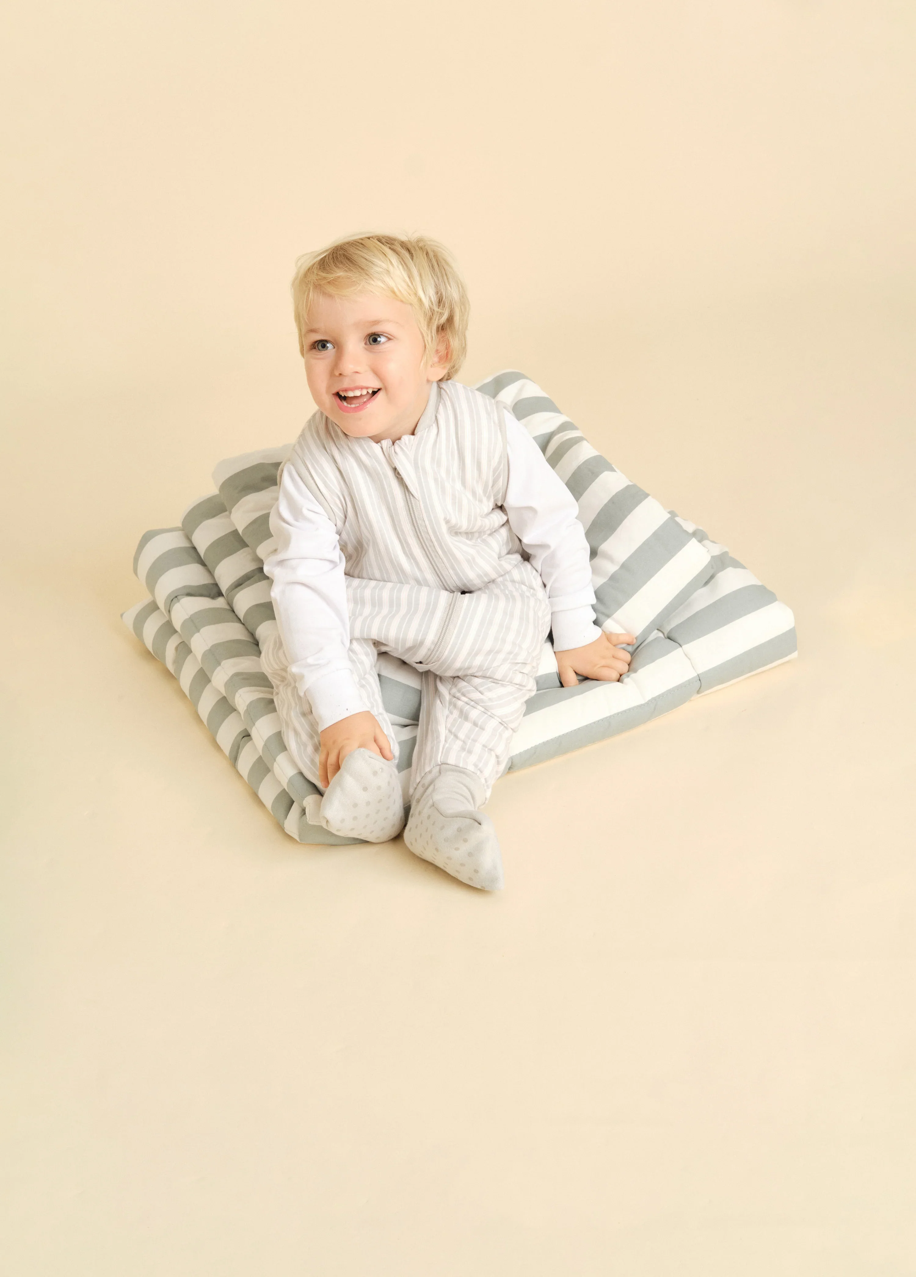 MolisandCo TOG 1.0 Saco de dormir com pés E meias DAWN STRIPES * por encomenda - Image 4