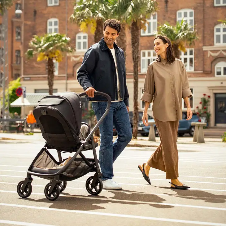 Nuna carrinho de passeio SWIV Stroller 360º compacto até 22kg